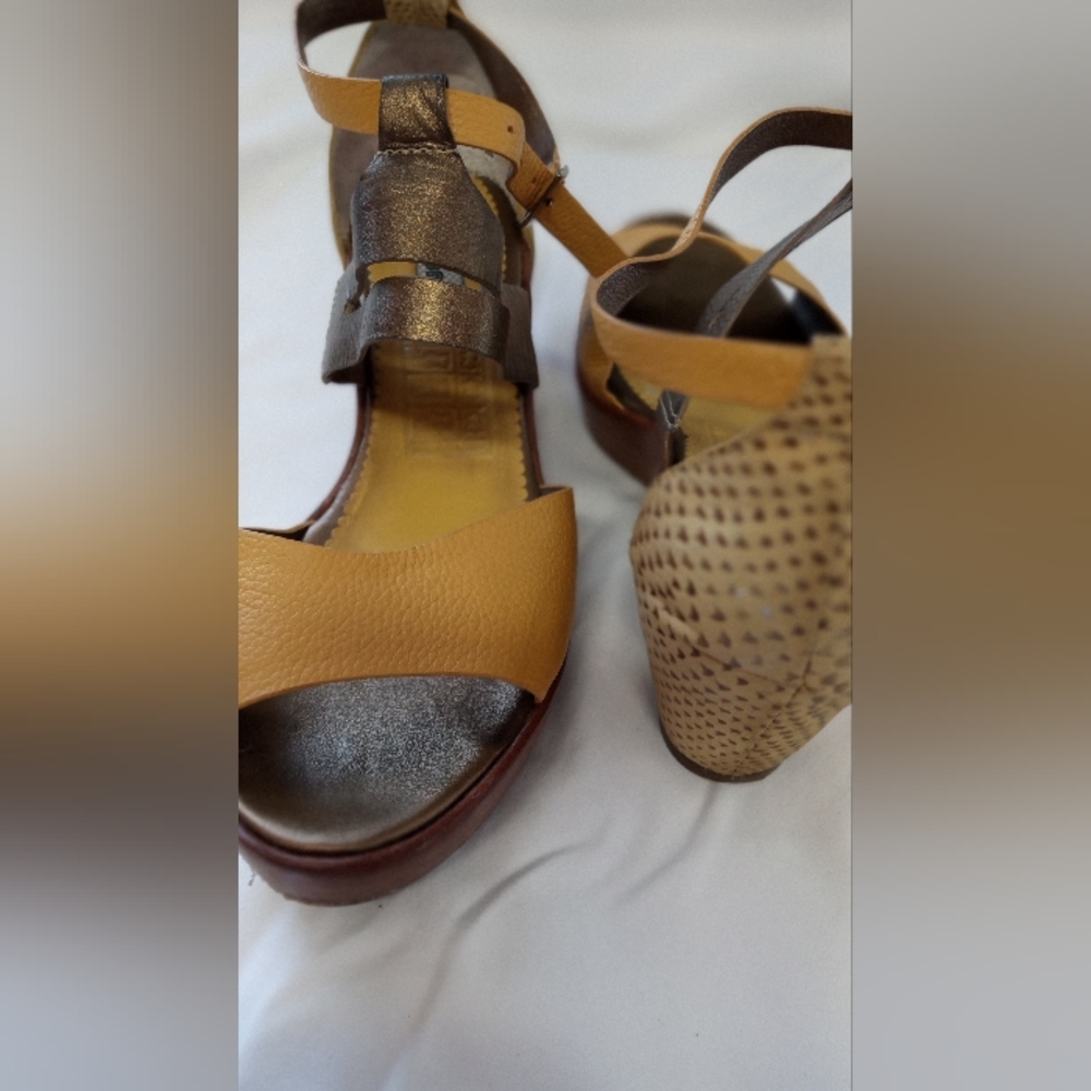 Shoes - Picture 5 of 5